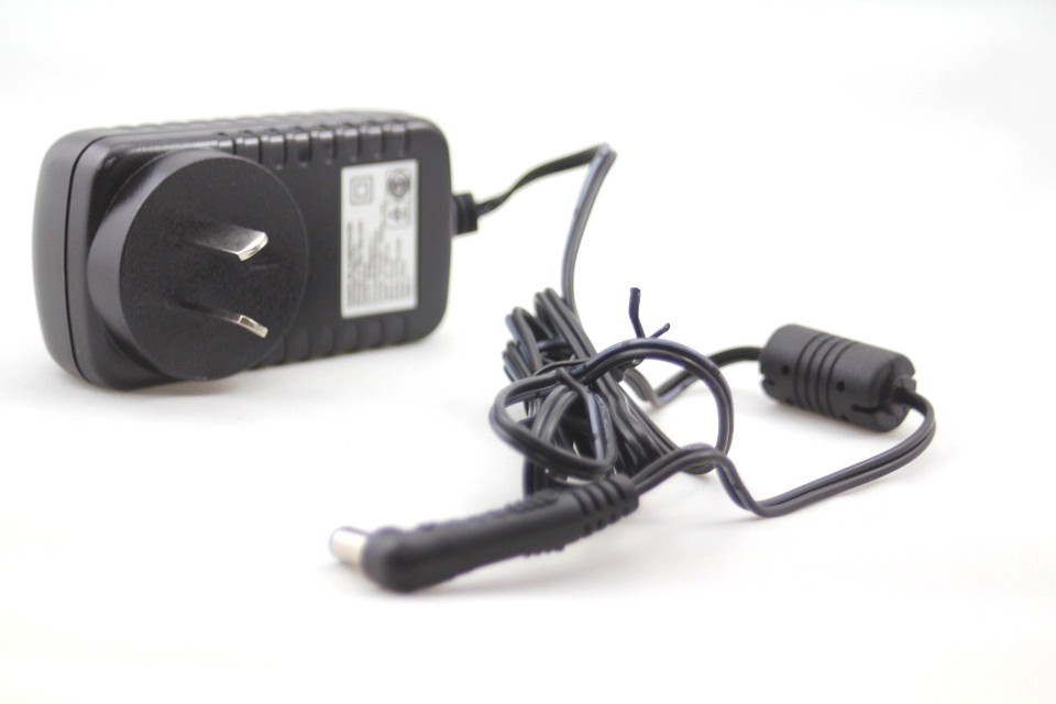 PRONEXT FUENTE SWITCHING DE TENSIÓN DE SALIDA 9V 1500 MA